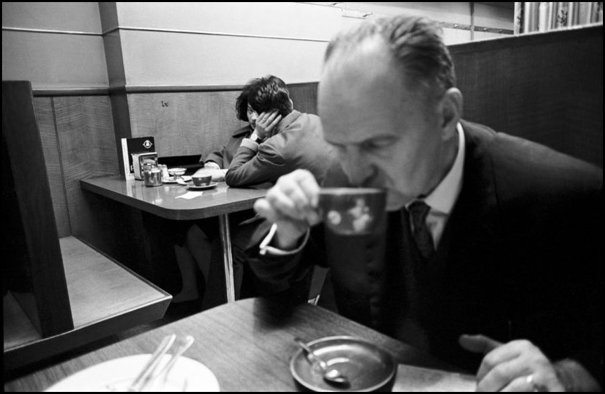 Lovers in Repins coffee bar Wynyard - 1966